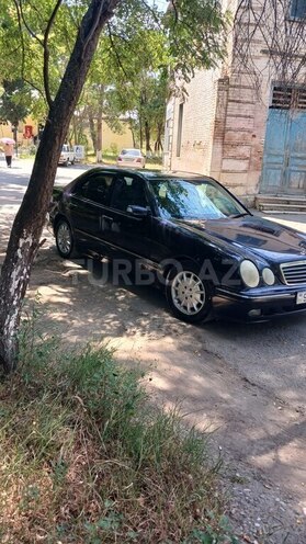 Mercedes E 240 1999, 327,035 km - 2.4 l - Yevlax