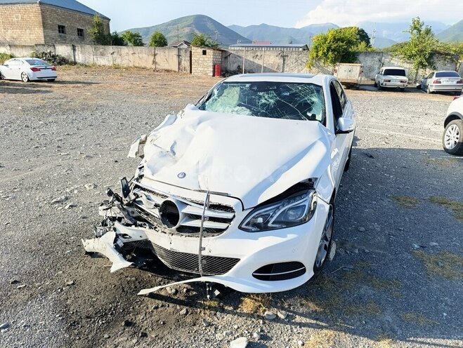 Mercedes E 250 4MATIC 2015, 230,000 km - 2.1 л - Şəki