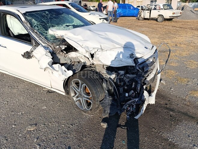 Mercedes E 250 4MATIC 2015, 230,000 km - 2.1 л - Şəki