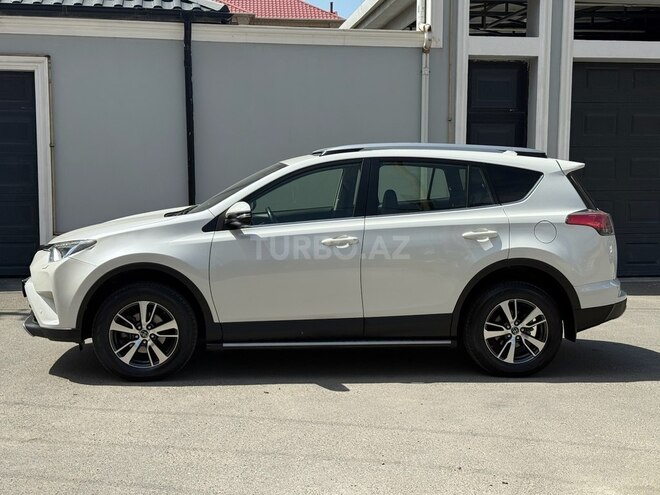 Toyota RAV4-4