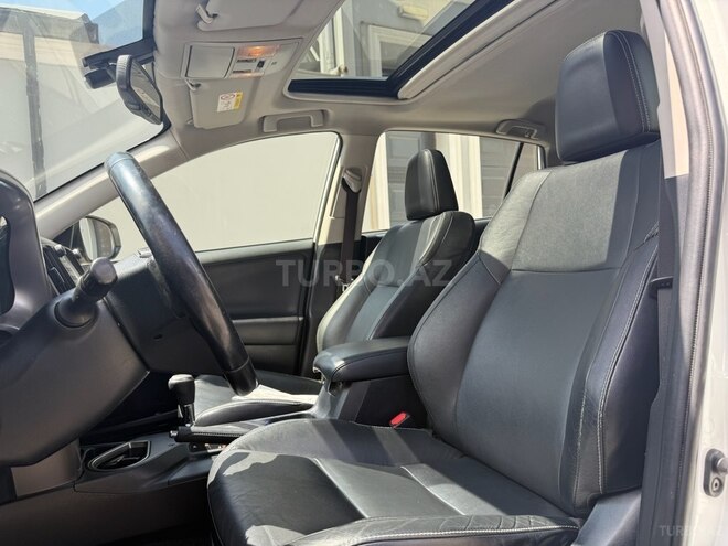 Toyota RAV4-10