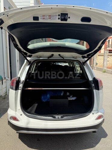 Toyota RAV4-16
