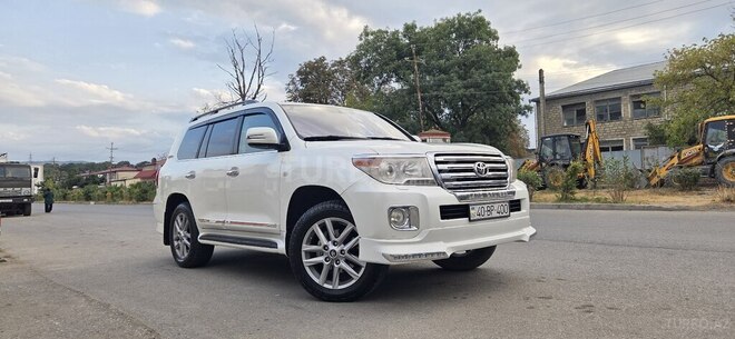 Toyota Land Cruiser 2011, 270,000 km - 4.0 l - Quba
