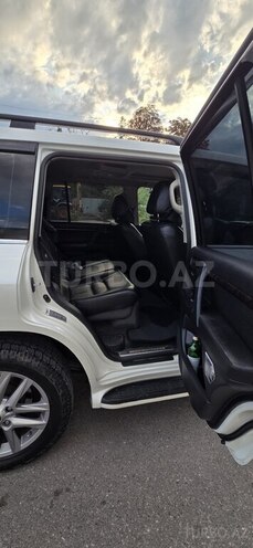 Toyota Land Cruiser 2011, 270,000 km - 4.0 l - Quba