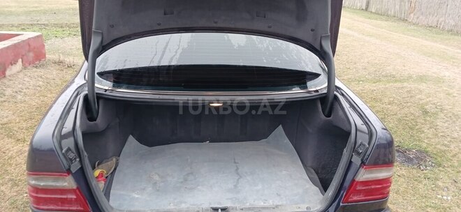Mercedes E 240 1999, 327,035 km - 2.4 l - Yevlax