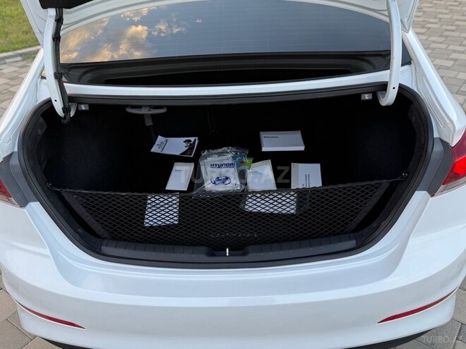 Hyundai Elantra 2018, 26,697 km - 2.0 l - Bakı