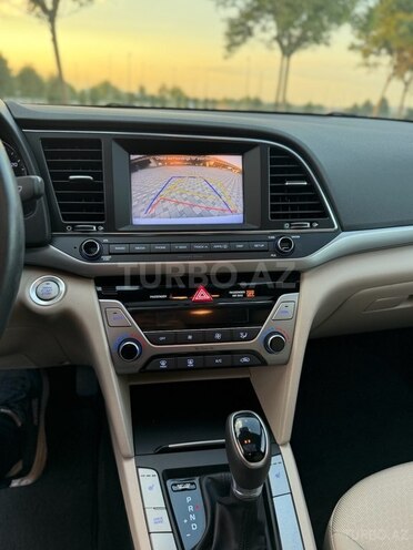 Hyundai Elantra 2018, 26,697 km - 2.0 l - Bakı
