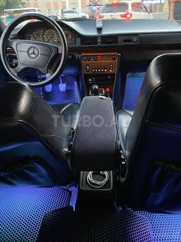 Mercedes E 200 1993, 600,000 km - 2.0 l - Gəncə
