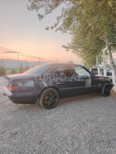 Mercedes E 200 1995, 347,745 km - 2.0 l - Füzuli