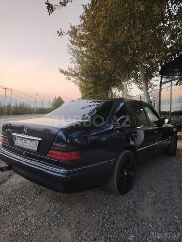 Mercedes E 200 1995, 347,745 km - 2.0 l - Füzuli