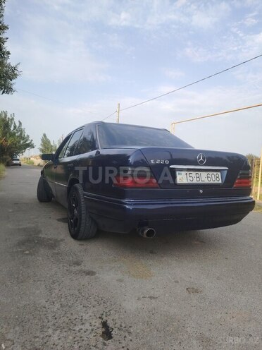 Mercedes E 200 1995, 347,745 km - 2.0 l - Füzuli