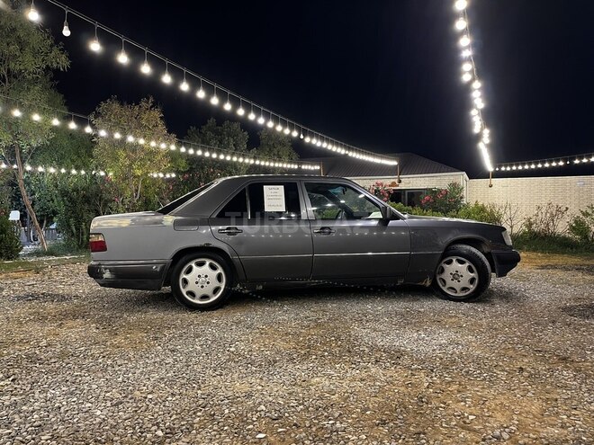 Mercedes E 220 1994, 521,968 km - 2.2 l - Bakı