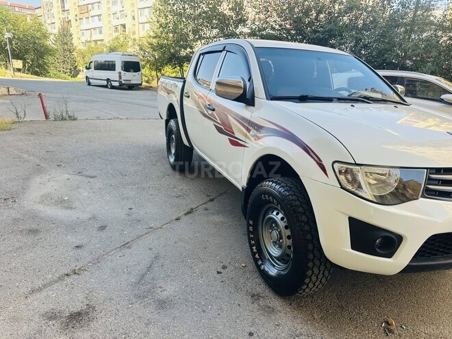Mitsubishi L200 2014, 178,952 km - 2.5 л - Bakı