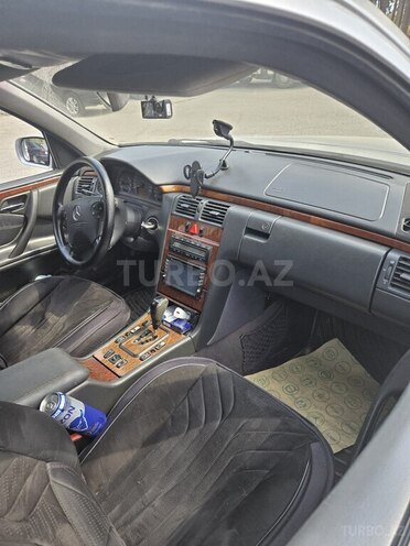 Mercedes E 270 2001, 593,976 km - 2.7 l - Sumqayıt