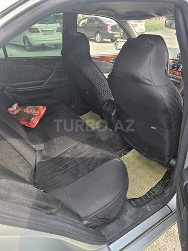 Mercedes E 270 2001, 593,976 km - 2.7 l - Sumqayıt