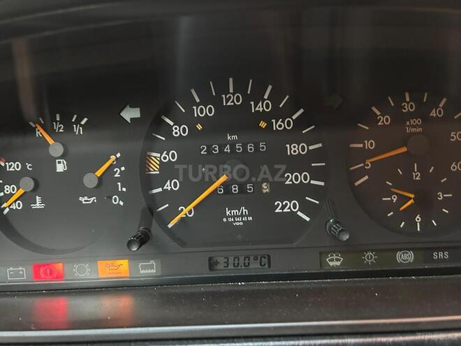 Mercedes E 250 1995, 230,000 km - 2.5 l - Bakı