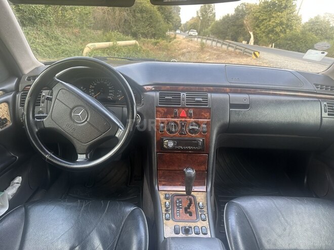 Mercedes E 240 1999, 500,000 km - 2.4 l - Göyçay