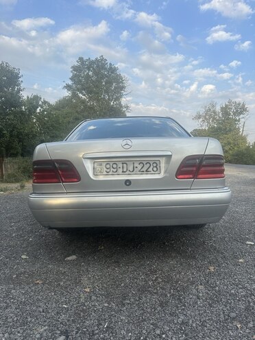 Mercedes E 240 1999, 500,000 km - 2.4 l - Göyçay