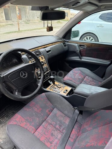 Mercedes E 240 1999, 440,000 km - 2.4 l - Gəncə
