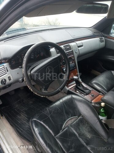 Mercedes E 230 1995, 300,000 km - 2.3 l - Xaçmaz