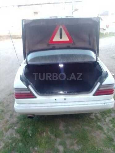 Mercedes E 200 1994, 450,000 km - 2.0 л - Saatlı