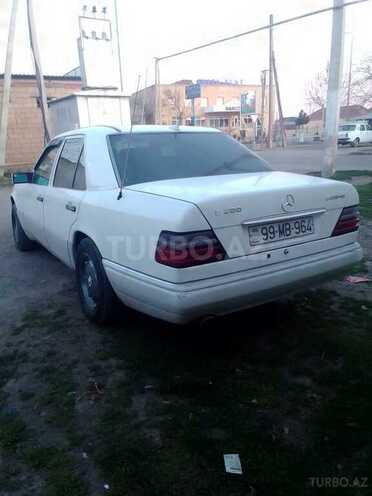 Mercedes E 200 1994, 450,000 km - 2.0 л - Saatlı