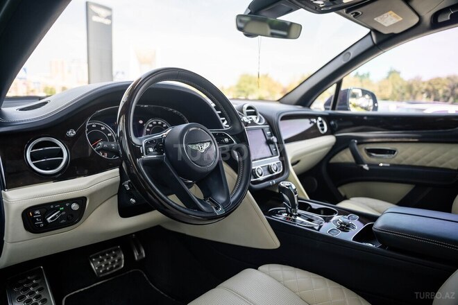 Bentley Bentayga 2018, 42,000 km - 4.0 l - Bakı