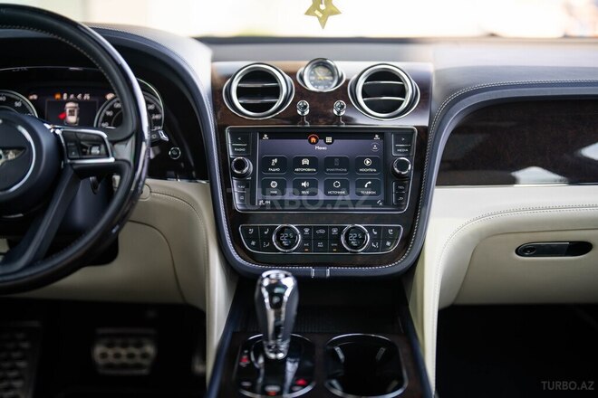 Bentley Bentayga 2018, 42,000 km - 4.0 l - Bakı