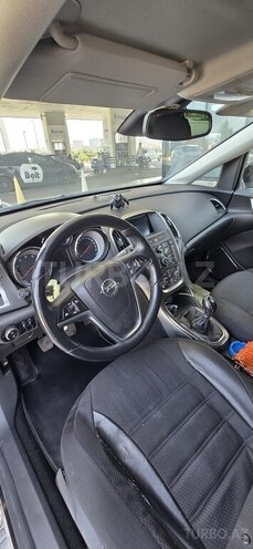 Opel Astra 2011, 214,000 km - 1.4 л - Bakı