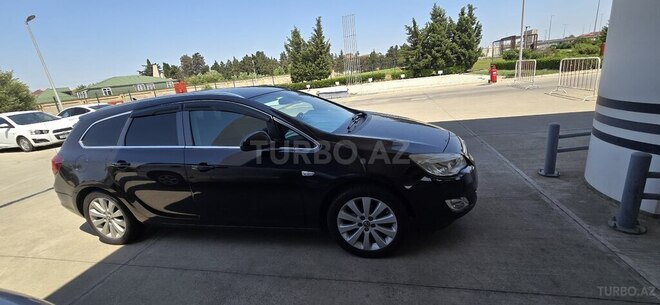 Opel Astra 2011, 214,000 km - 1.4 л - Bakı