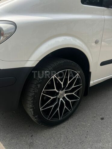 Mercedes Vito 111 2010, 318,456 km - 2.1 л - Bakı