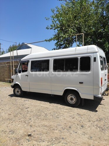Mercedes 208 D 1994, 626,595 km - 2.3 л - Sabirabad