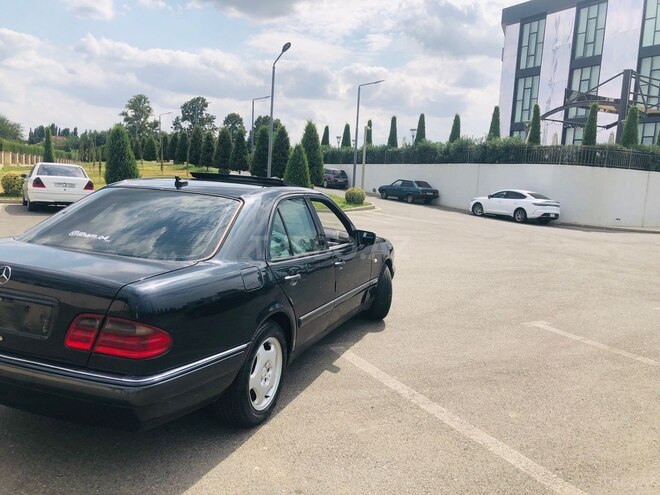 Mercedes E 240 1998, 250,000 km - 2.4 l - Ağcabədi