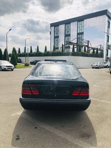 Mercedes E 240 1998, 250,000 km - 2.4 l - Ağcabədi