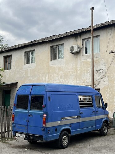 Mercedes 208 D 1990, 330,000 km - 2.5 l - Şəki
