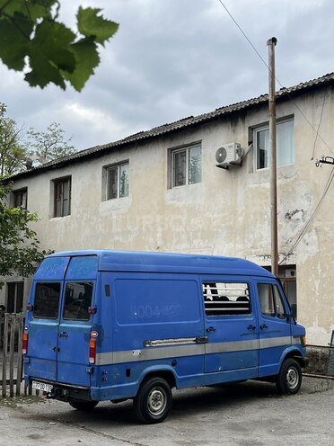 Mercedes 208 D 1990, 330,000 km - 2.5 l - Şəki