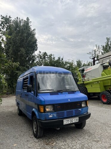 Mercedes 208 D 1990, 330,000 km - 2.5 l - Şəki
