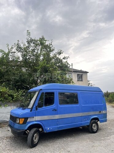 Mercedes 208 D 1990, 330,000 km - 2.5 l - Şəki