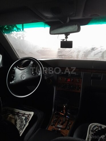 Mercedes E 270 1999, 347,530 km - 2.7 л - Salyan