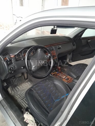 Mercedes E 270 1999, 347,530 km - 2.7 л - Salyan