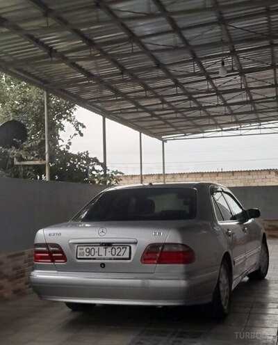 Mercedes E 270 1999, 347,530 km - 2.7 л - Salyan