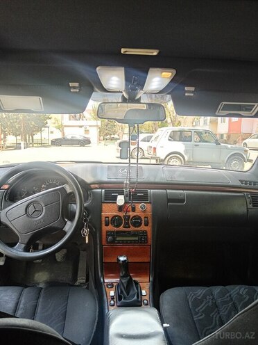 Mercedes E 220 1997, 320,000 km - 2.2 l - Bakı