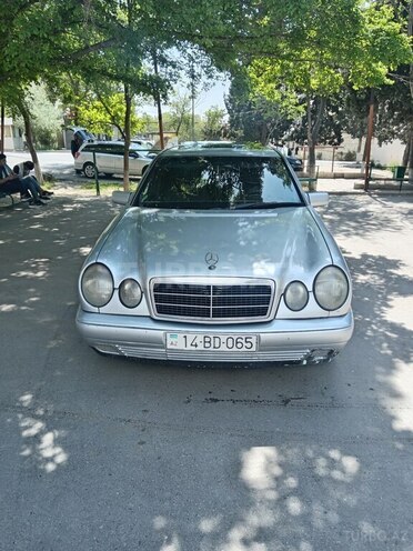Mercedes E 220 1997, 320,000 km - 2.2 l - Bakı