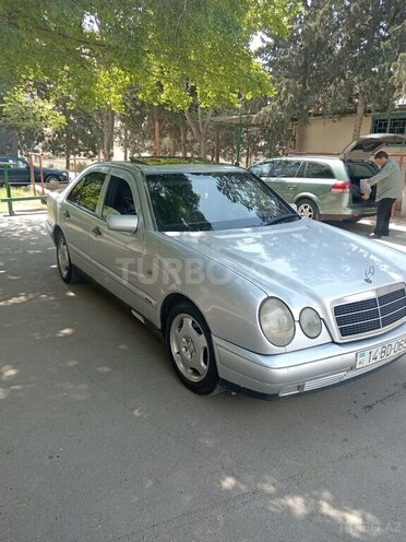 Mercedes E 220 1997, 320,000 km - 2.2 l - Bakı