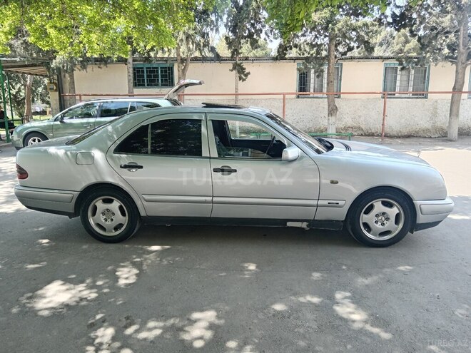 Mercedes E 220 1997, 320,000 km - 2.2 l - Bakı
