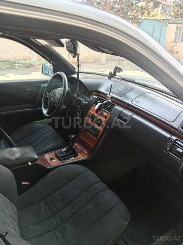 Mercedes E 220 1997, 320,000 km - 2.2 l - Bakı