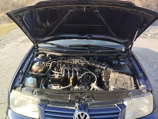 Volkswagen Bora 1999, 402,000 km - 1.6 l - Qax