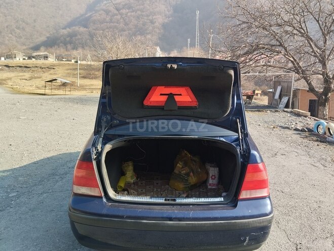 Volkswagen Bora 1999, 402,000 km - 1.6 l - Qax