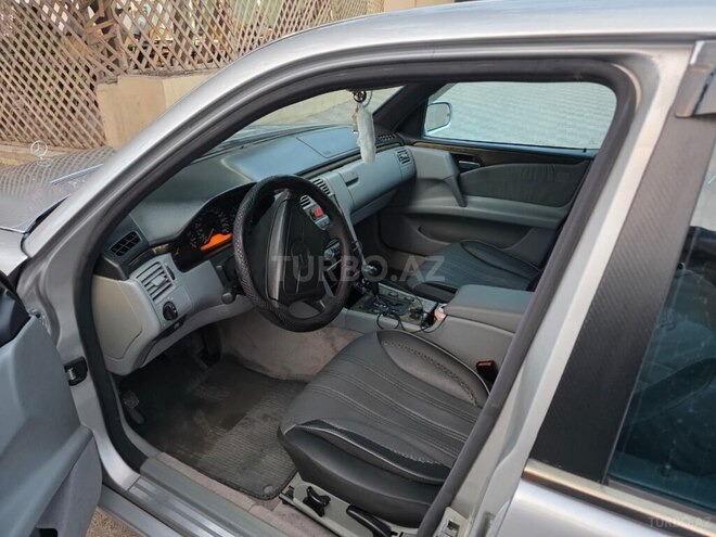 Mercedes E 240 1998, 278,000 km - 2.4 l - Sumqayıt