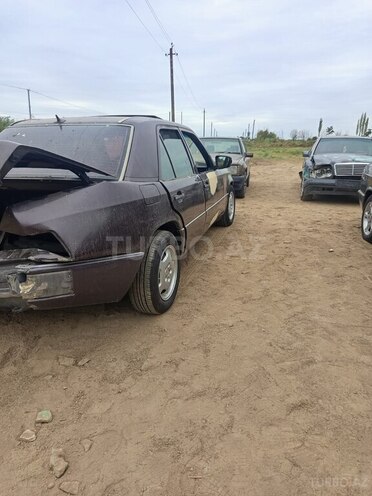 Mercedes E 250 1991, 237,523 km - 2.5 l - İmişli
